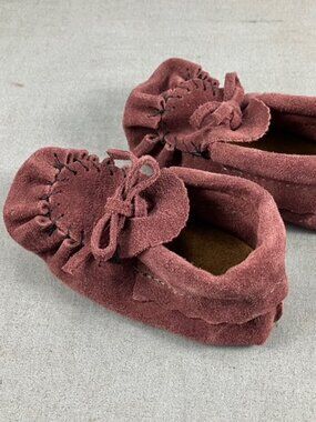 NEW Laurentian Chief Baby Moccasins Sz 6 Plum color leather Soft Sole